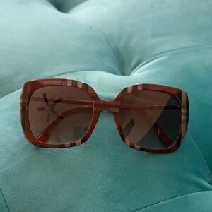 Stylish Burberry Sunglasses